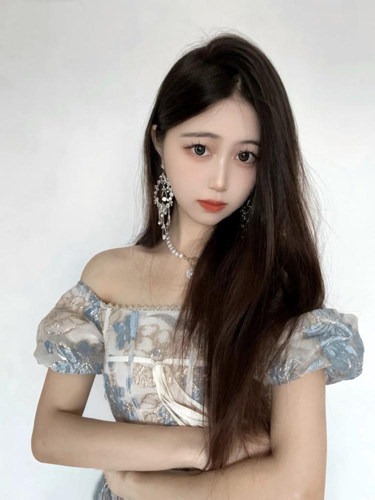 翘臀美乳小姐姐