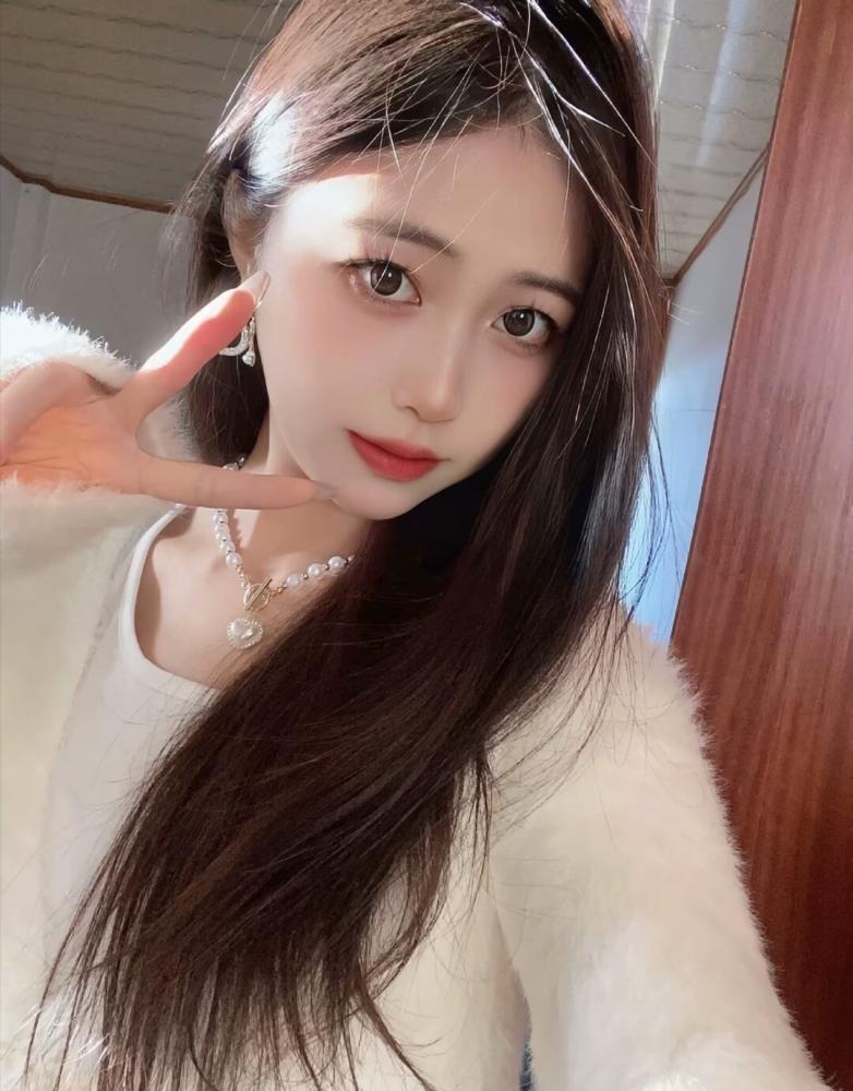 翘臀美乳小姐姐