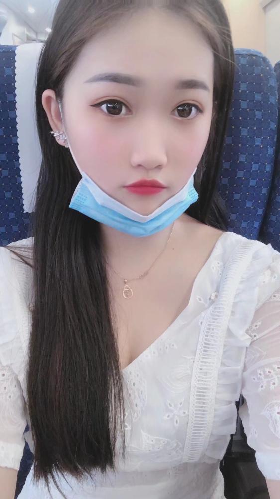 草房甜美温柔系妹子