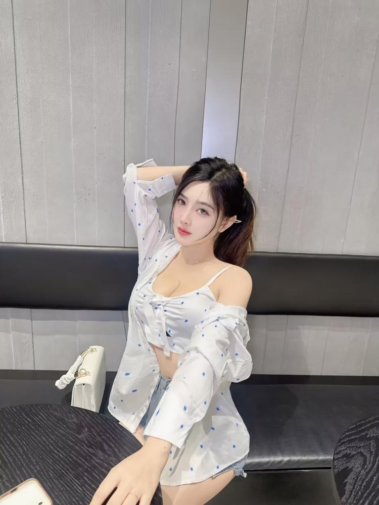 勾搭的前台妹子水很多