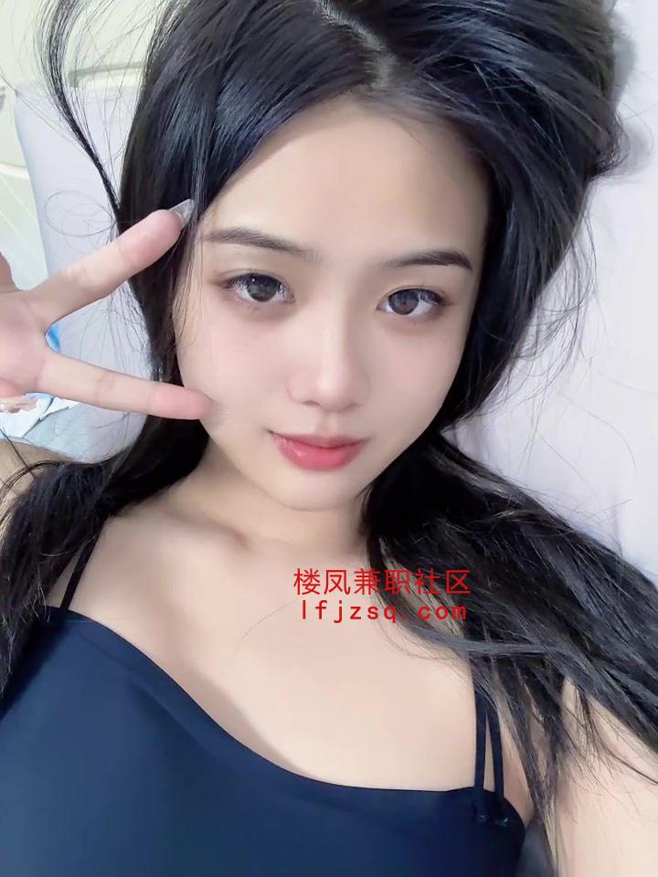 娇小性感肥臀妹子