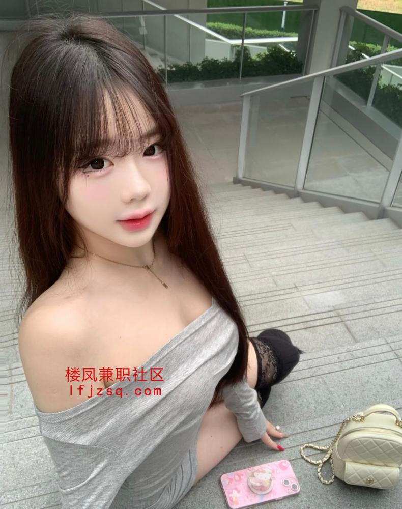 服务系美女值得不催钟，粉嫩可爱会夹会挑逗