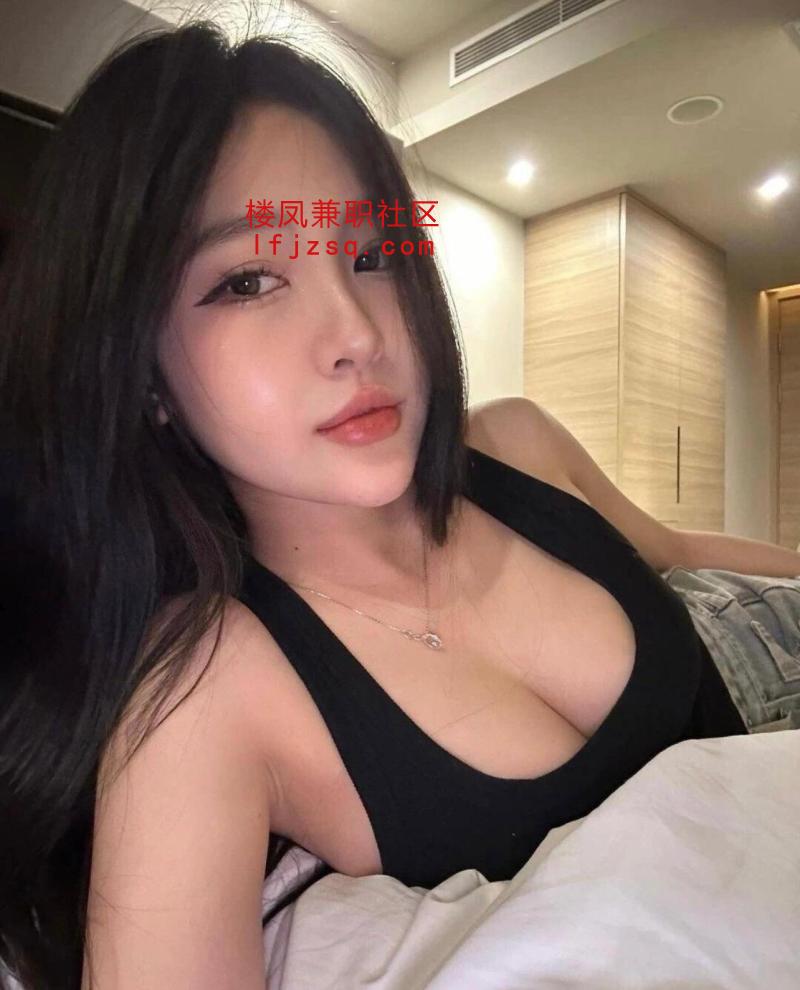 御姐模特很乖巧配合调教