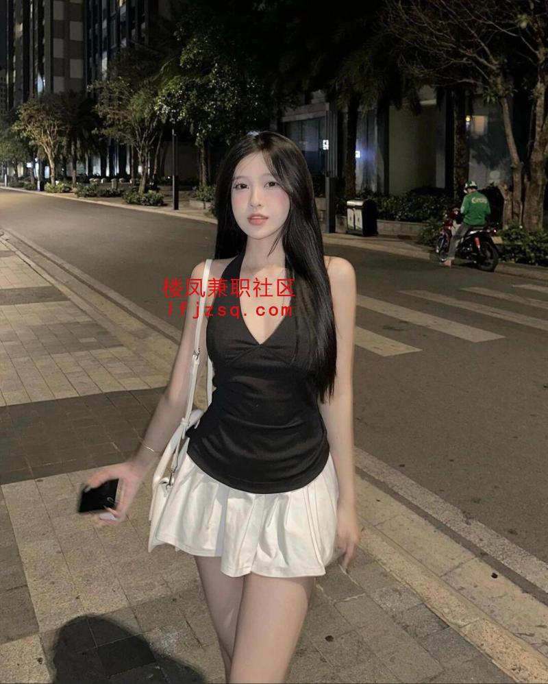 御姐模特很乖巧配合调教