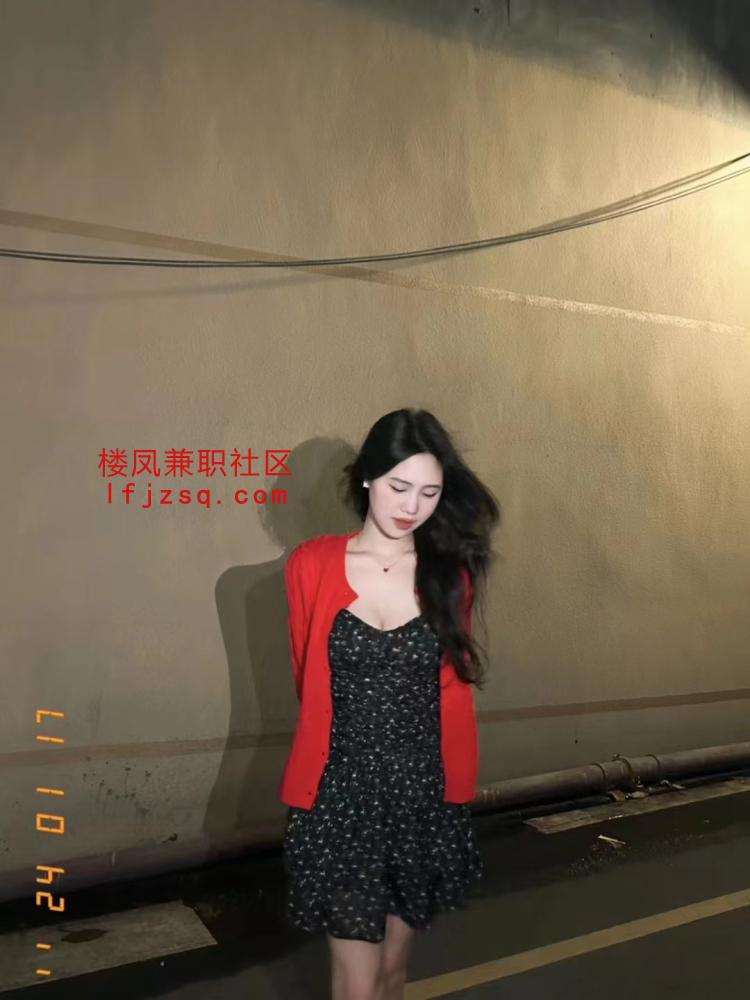 黑丝大长腿御姐