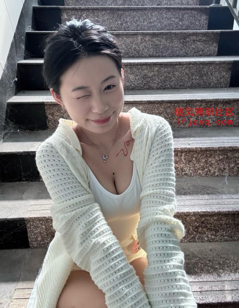 兼职干体验大奶骚货