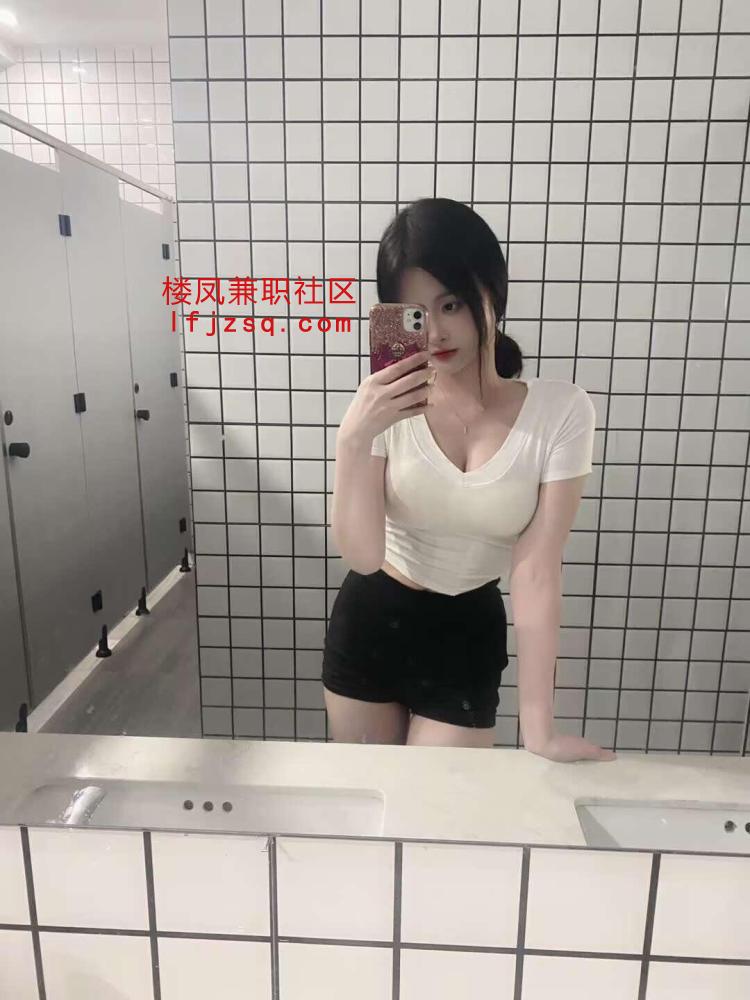 00后性感嫩妹水多超会吸