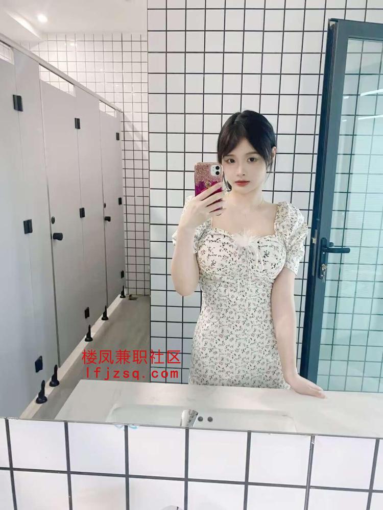 00后性感嫩妹水多超会吸
