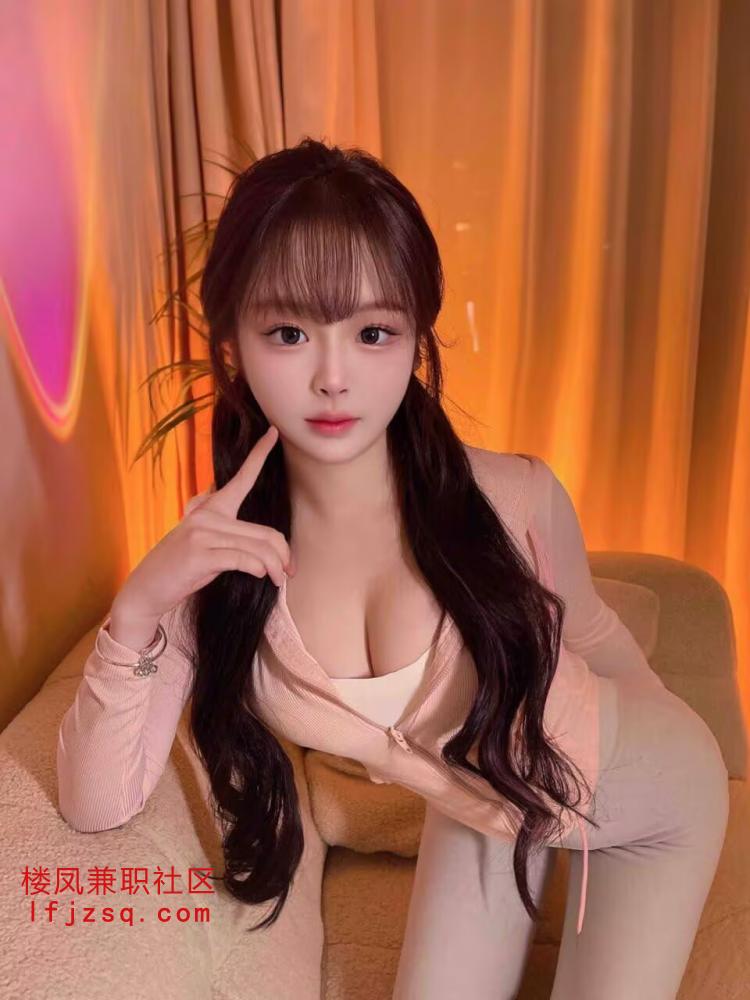 粉嫩小穴很紧会夹高潮还会喷水 身材火辣性感