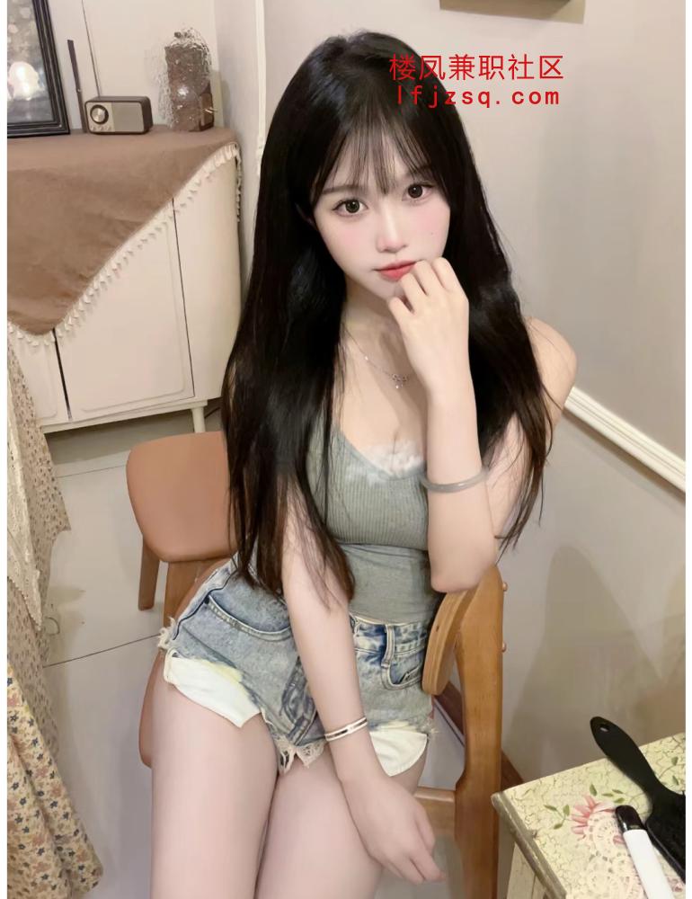 嫩妹子青春正好三点粉嫩，羞涩新小妹妹小穴粉嫩耐操