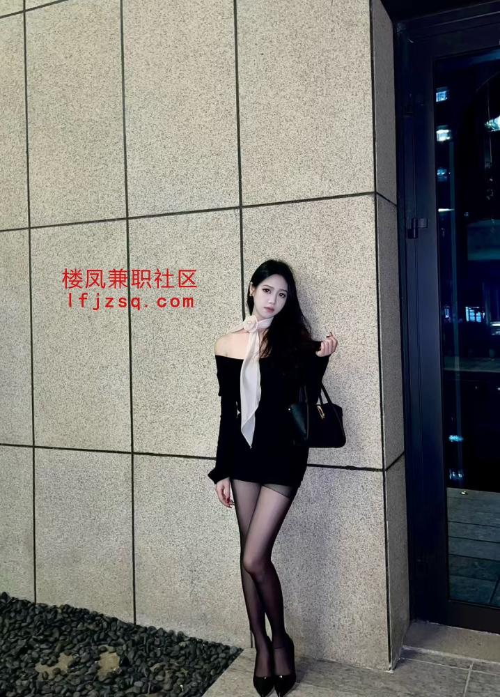 胸大粉嫩极品黑丝御姐