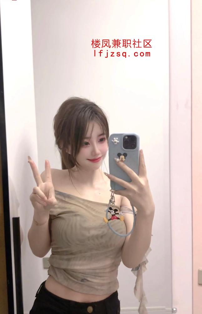 甜美黑丝嫩妹巨乳制服诱惑