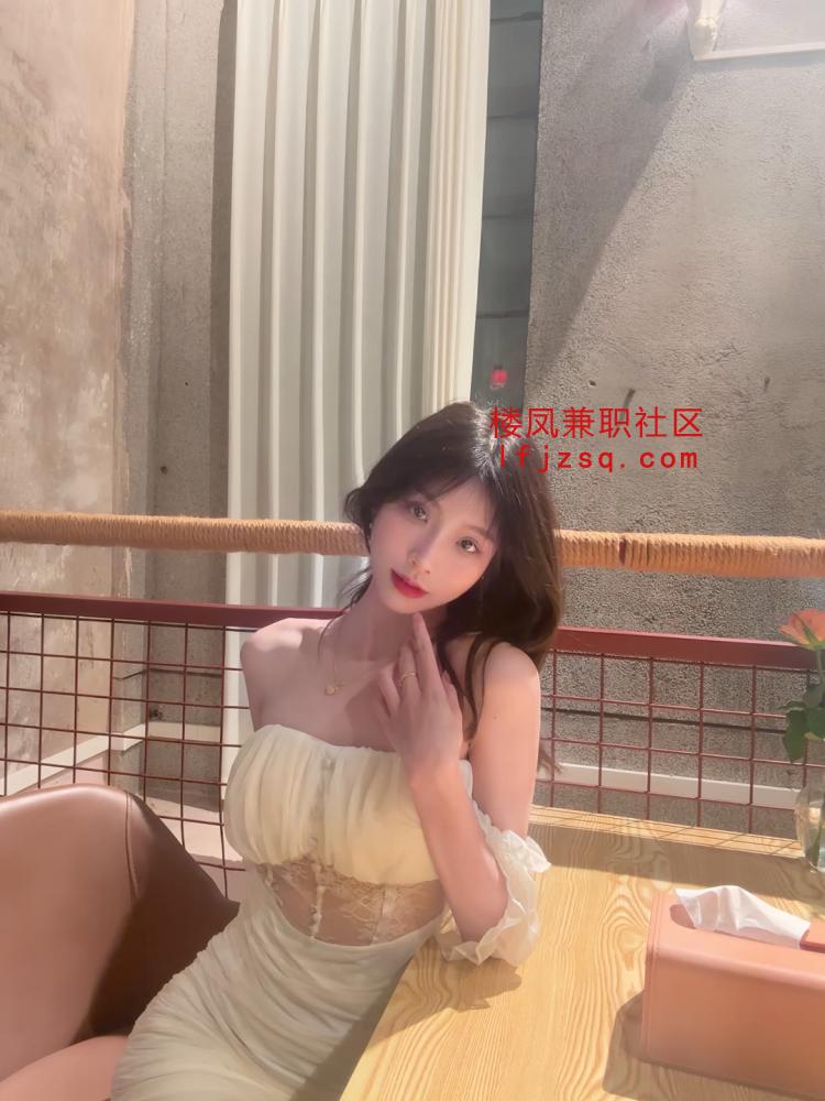 一枚极品嫩妹身材一流粉嫩馒头逼水多服务好