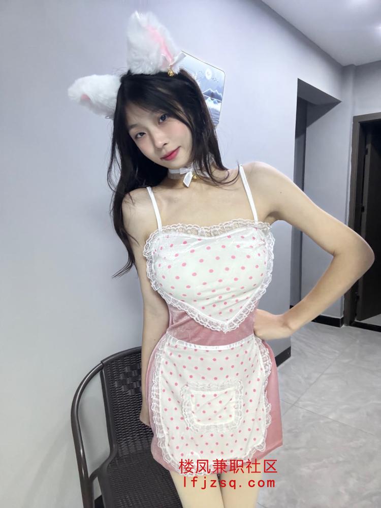 一枚极品嫩妹身材一流粉嫩馒头逼水多服务好