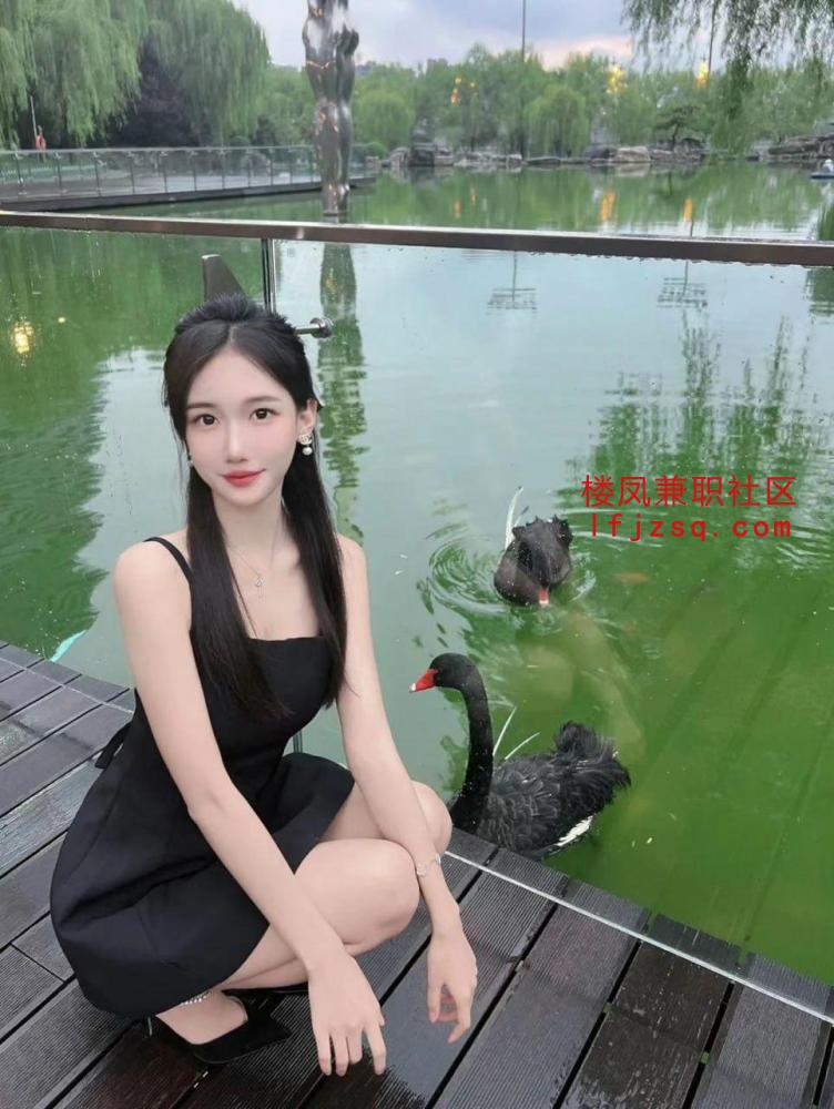 俏皮性感小姐姐