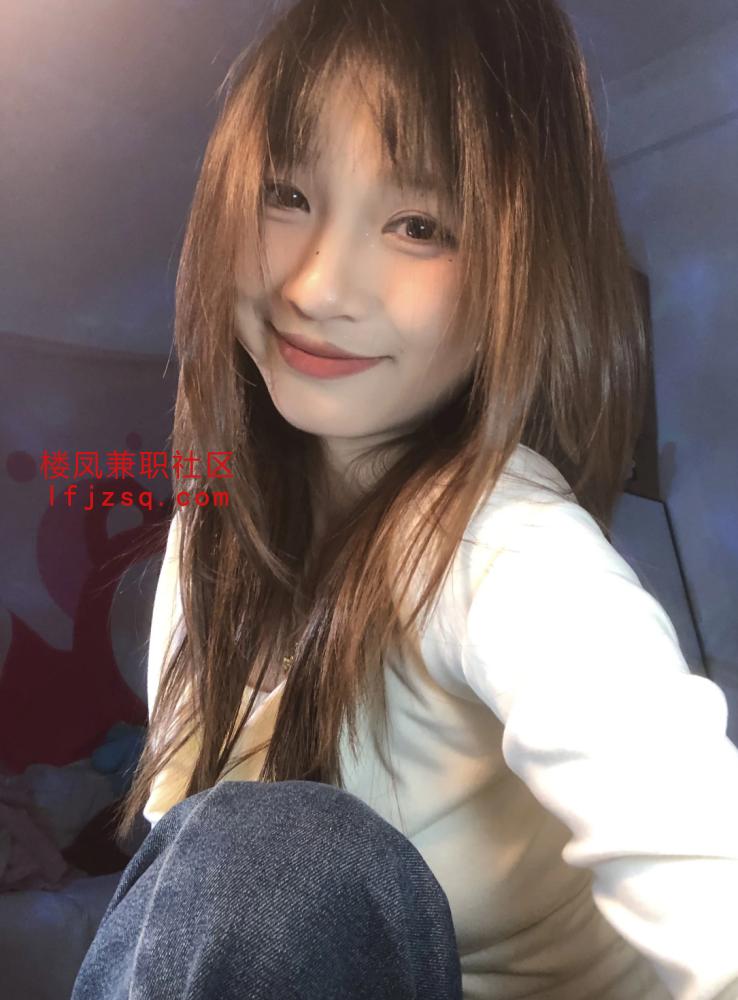 零零后花季长腿嫩妹