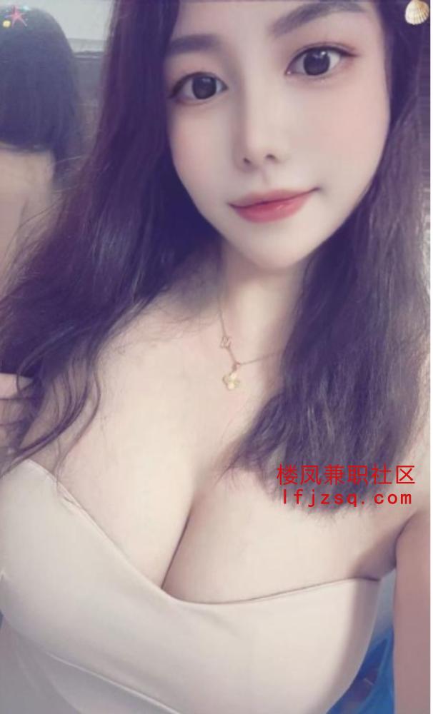 嫩穴喷泉小骚妹子按住屁股猛猛插