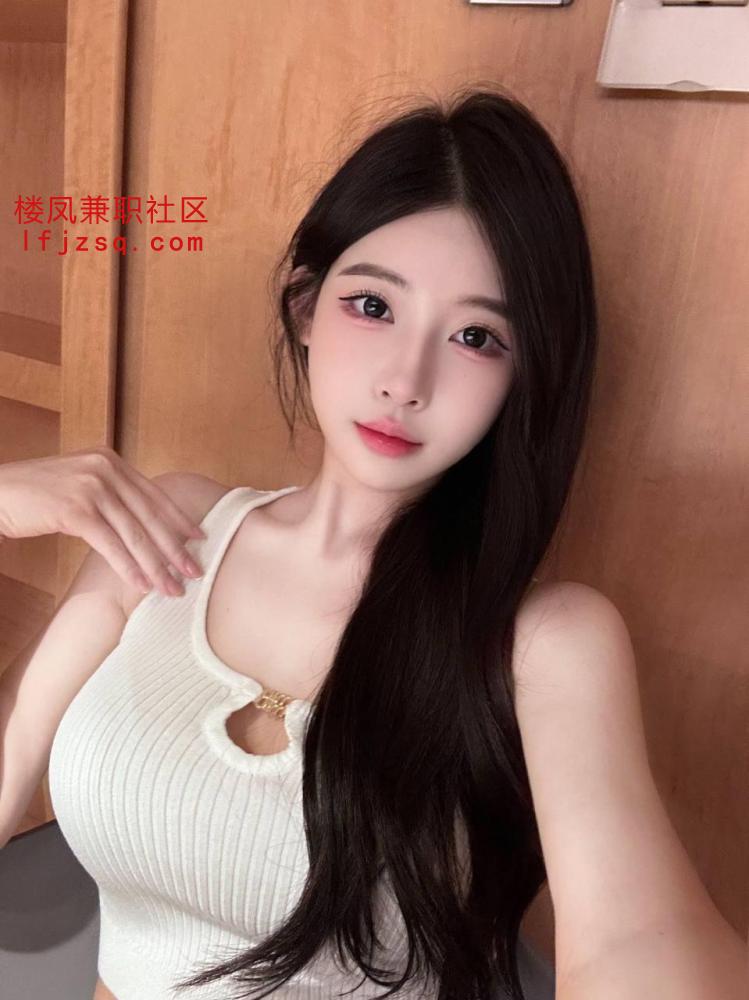 皮肤白嫩邻家女友老师