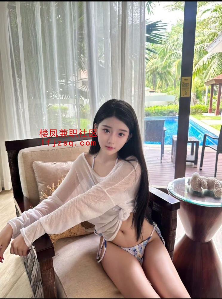 白皙嫩妹馒头一线天馒头逼
