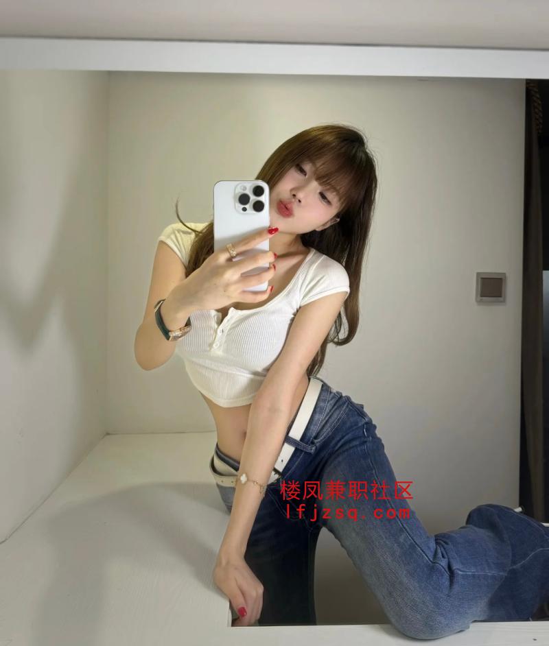 20岁极品美女三点粉嫩水多 可调教 很配合