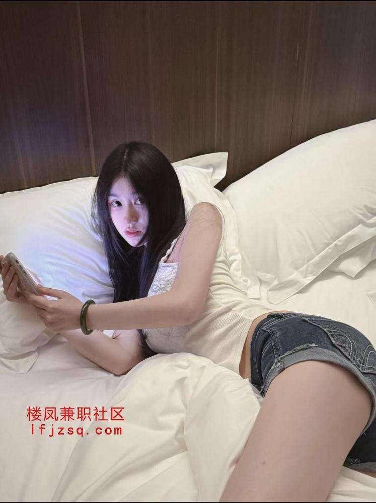 洪山白嫩性感身材丰满小姐姐