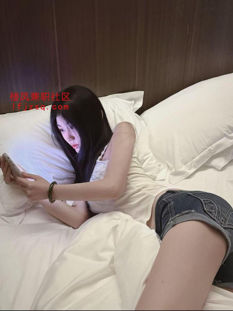 洪山白嫩性感身材丰满小姐姐