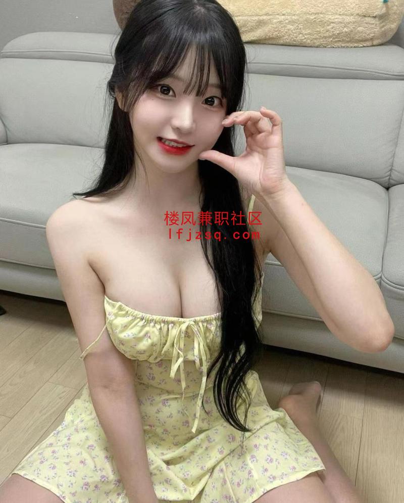 前凸后翘极品身材性感诱人小辣妹