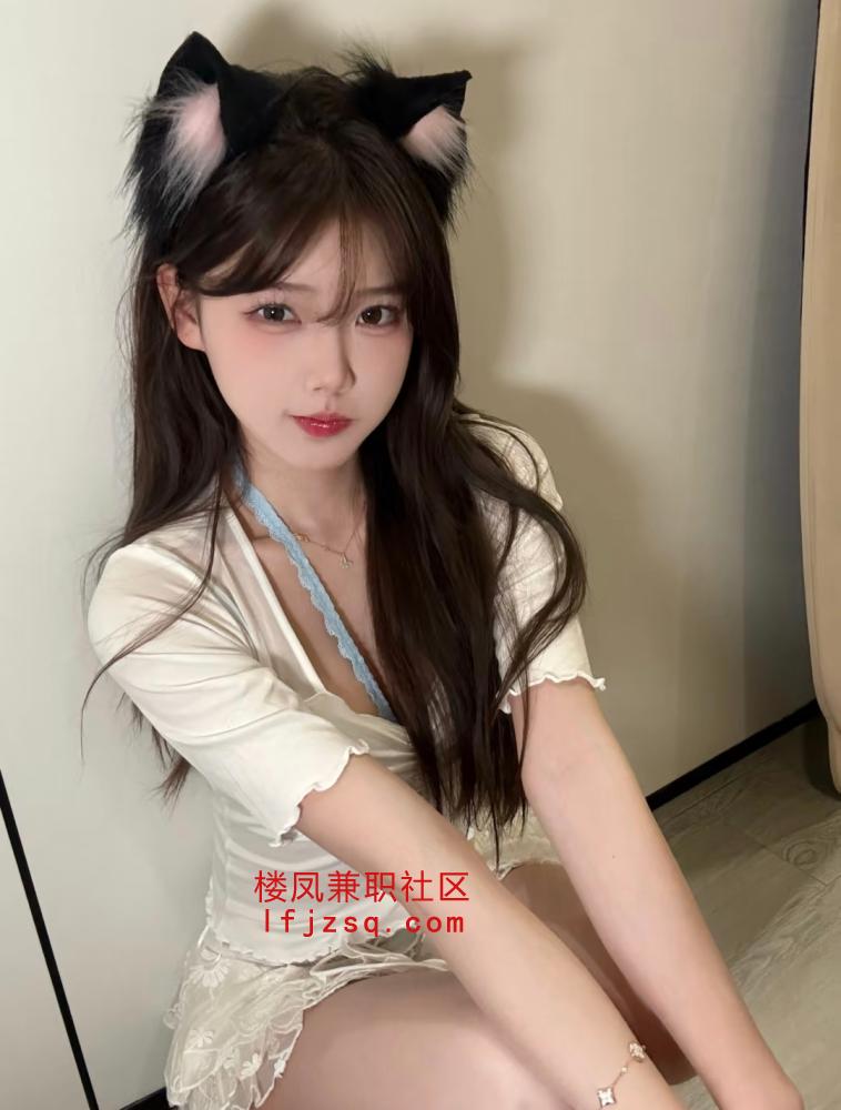 小穴粉嫩 颜值担当，敏感体质.丰满B紧水又多