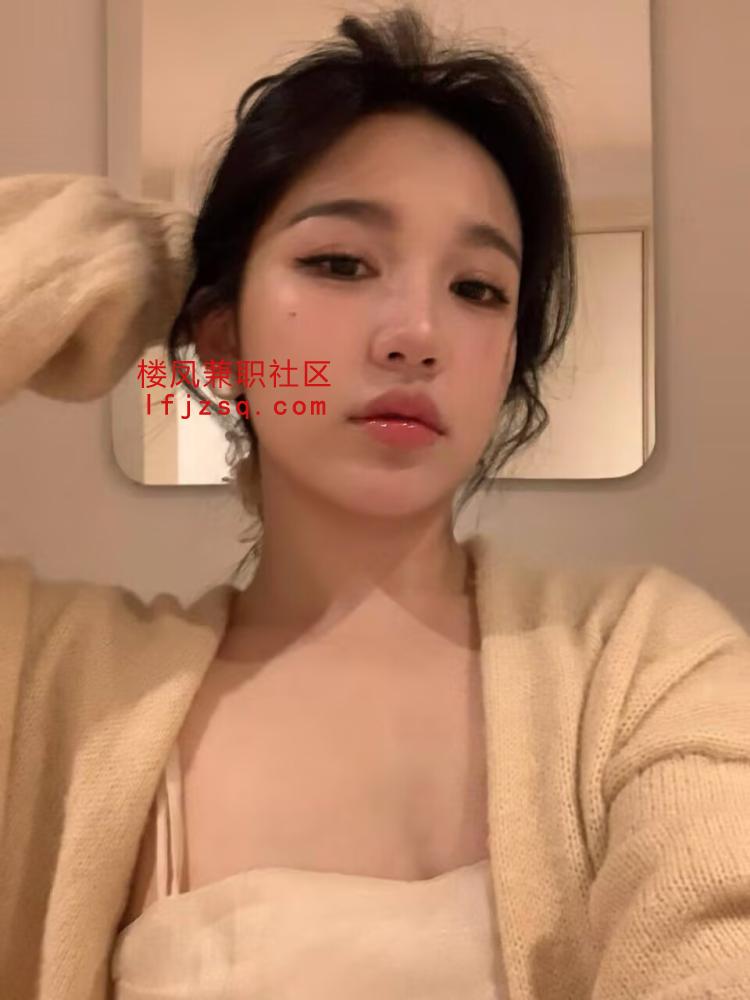 极品嫩妹给你不一样的感觉，青春活泼 姿势多 完美配合潮喷