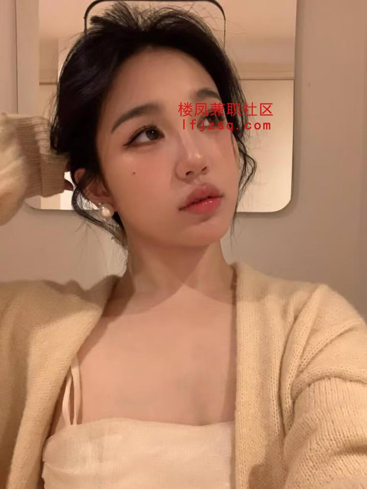 极品嫩妹给你不一样的感觉，青春活泼 姿势多 完美配合潮喷