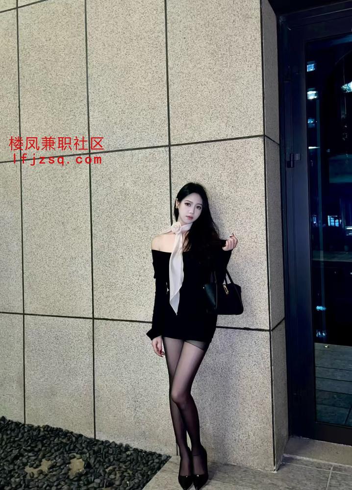 大悦城气质黑丝大长腿御姐
