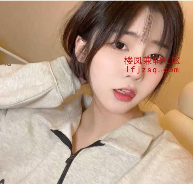 身材娇小，瓜子脸的哇塞小姐姐