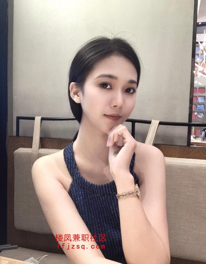 小巧玲珑美腿小姐姐