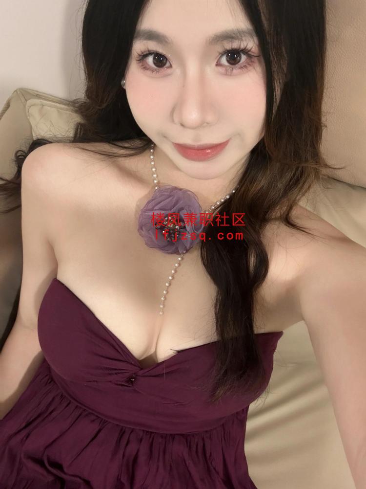 南湖粉嫩翘臀制服诱惑