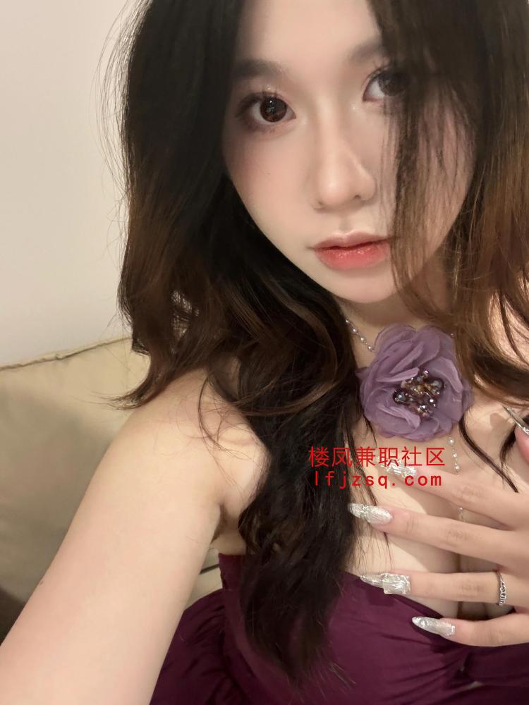 南湖粉嫩翘臀制服诱惑