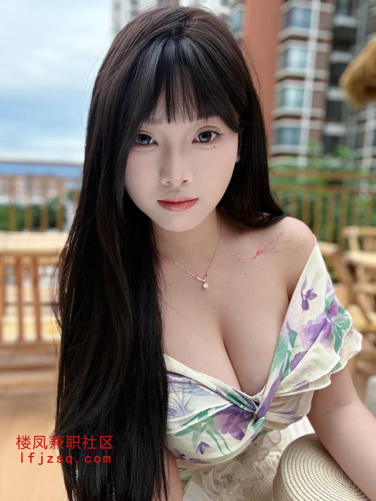 白嫩极品尤物小美