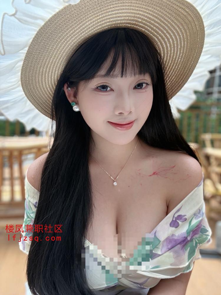 白嫩极品尤物小美