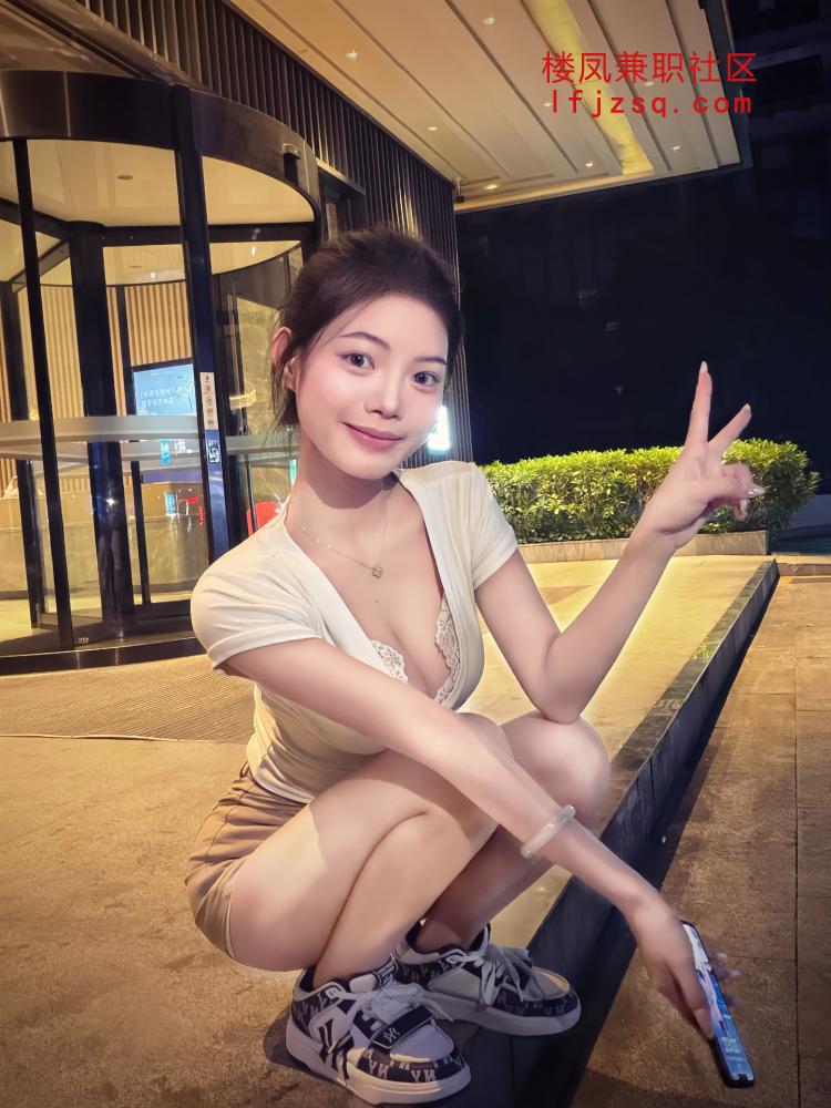 非常爽的大胸逼紧小姐姐