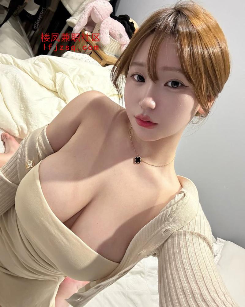 白嫩性感大胸妹妹