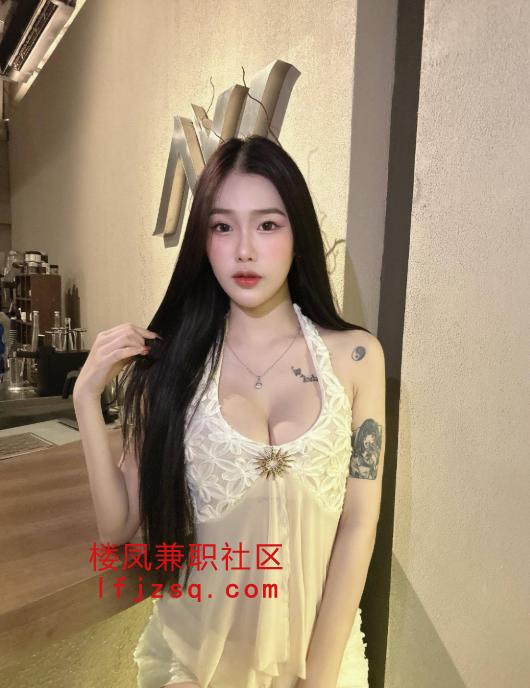 大胸紧致小骚逼