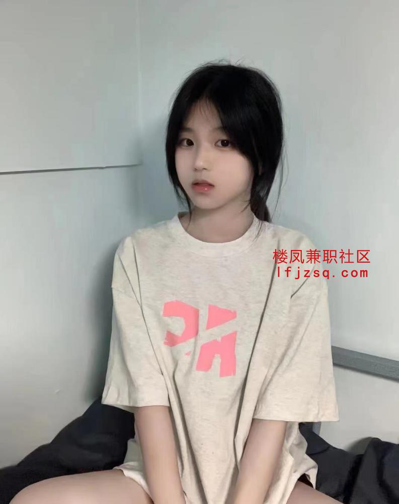 粉嫩可爱邻家女孩刚破处下海