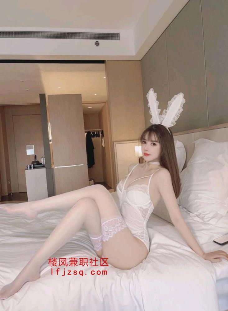 高颜值好身材兼职嫩妹