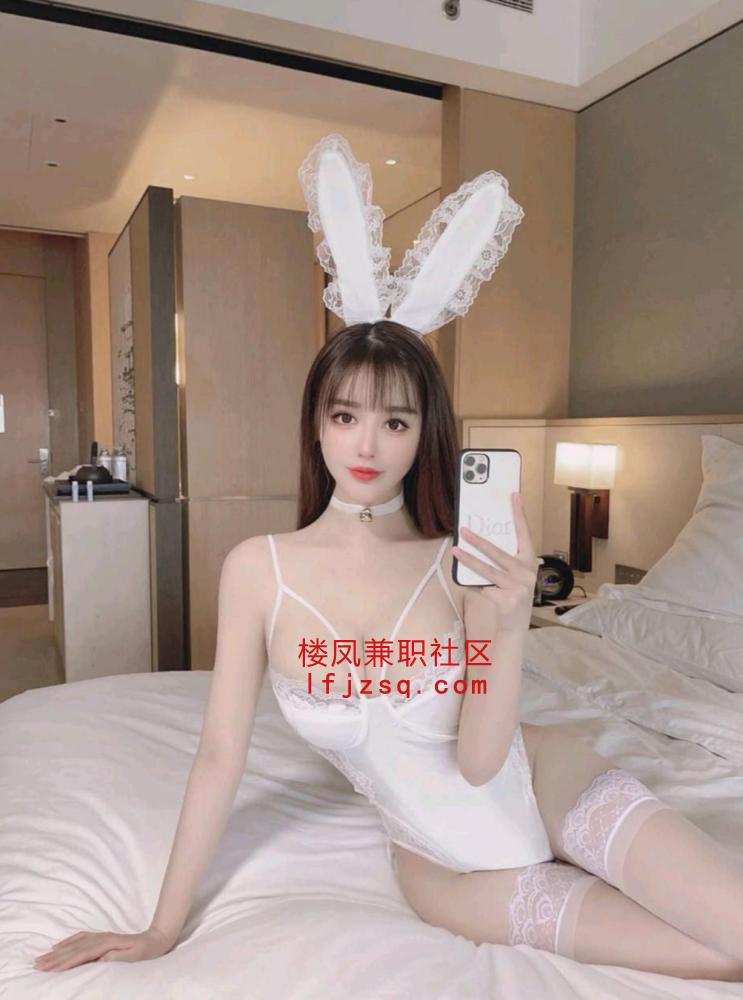 高颜值好身材兼职嫩妹