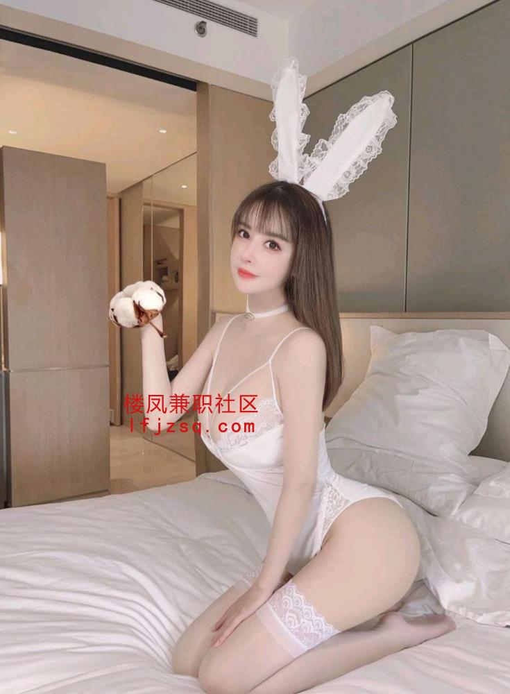 高颜值好身材兼职嫩妹