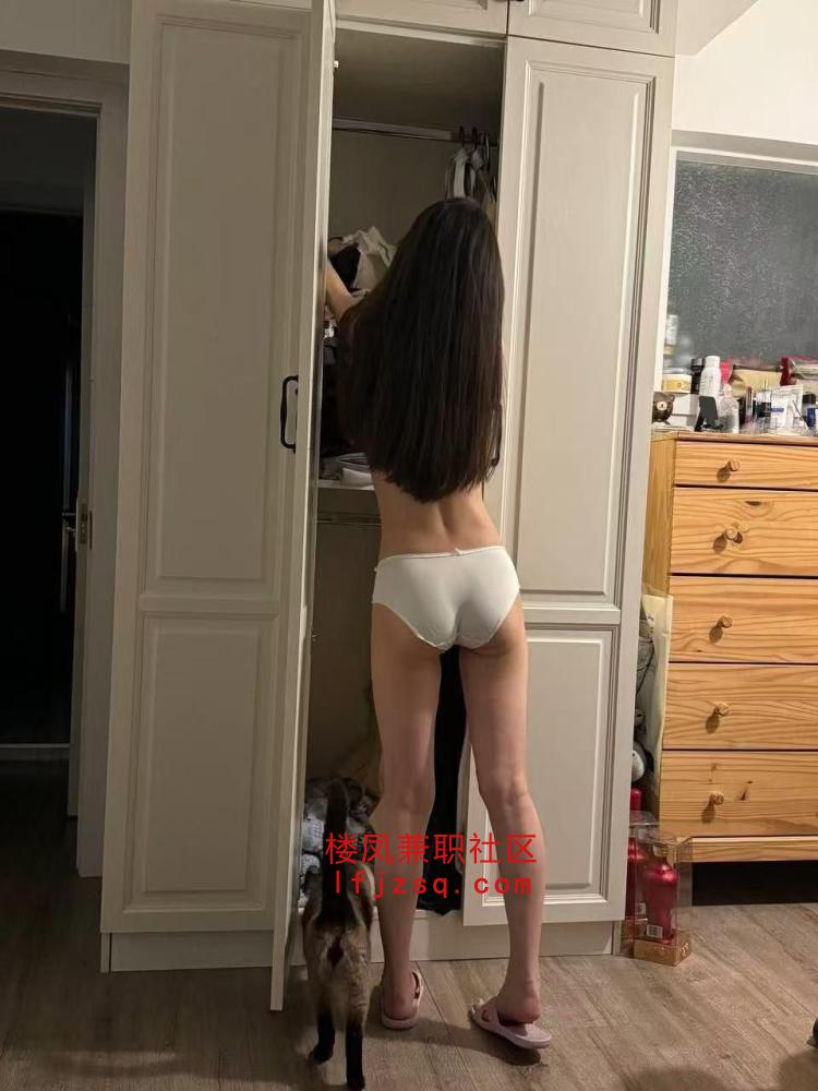 女大学生兼职三点粉嫩水多