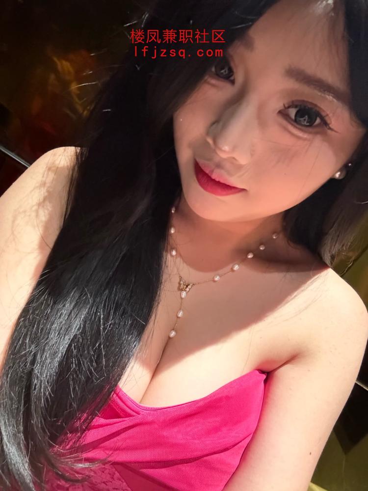 性感易出水逼紧嫩妹