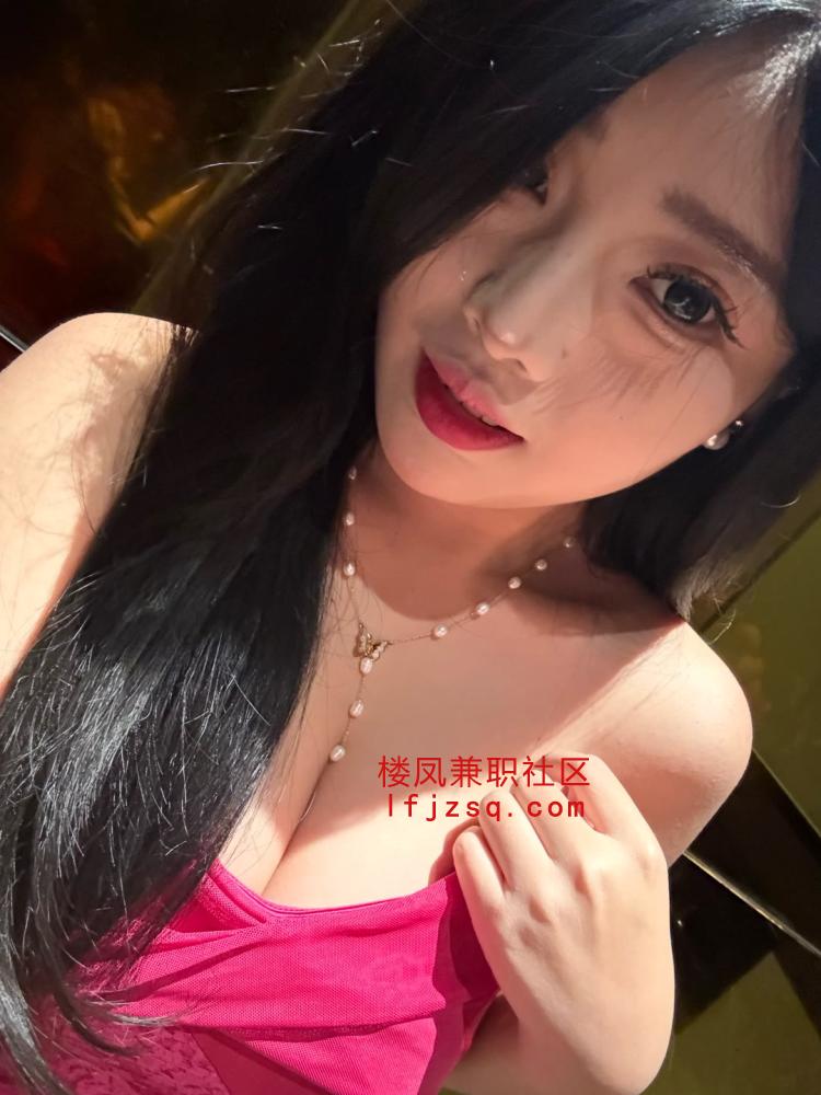 性感易出水逼紧嫩妹