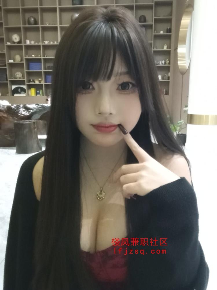 性感易出水逼紧嫩妹
