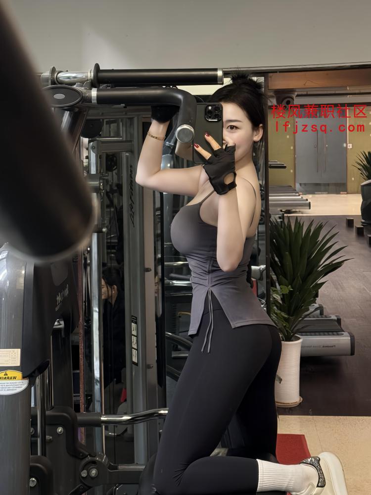 大胸瑜伽老师