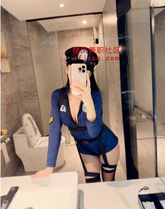 嫩妹制服诱惑乳挺粉嫩鲍鱼逼